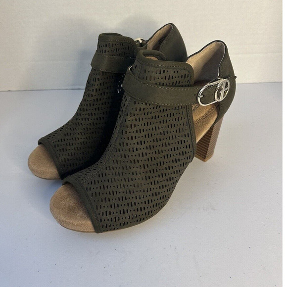 Giani Bernini Jaccee Memory-Foam Perforated Shooties Heeled SZ 7 Olive Green - Picture 2 of 10